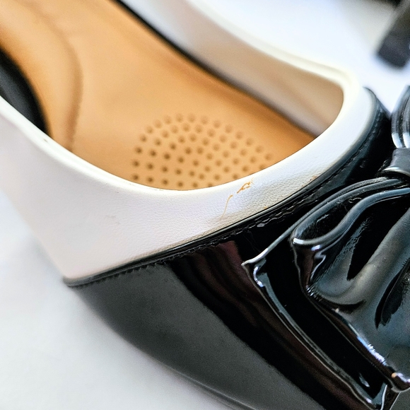 EUC Comfortview Classic B&W Vintage Oxford-style Peep Toe Pumps w/ Bow 9.5 Wide - Picture 13 of 15